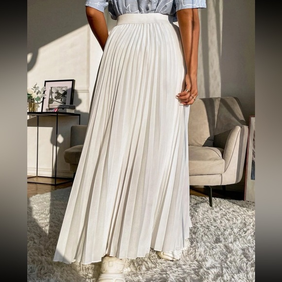 CoolROSE™ Luxe Knit Pleated Skirt